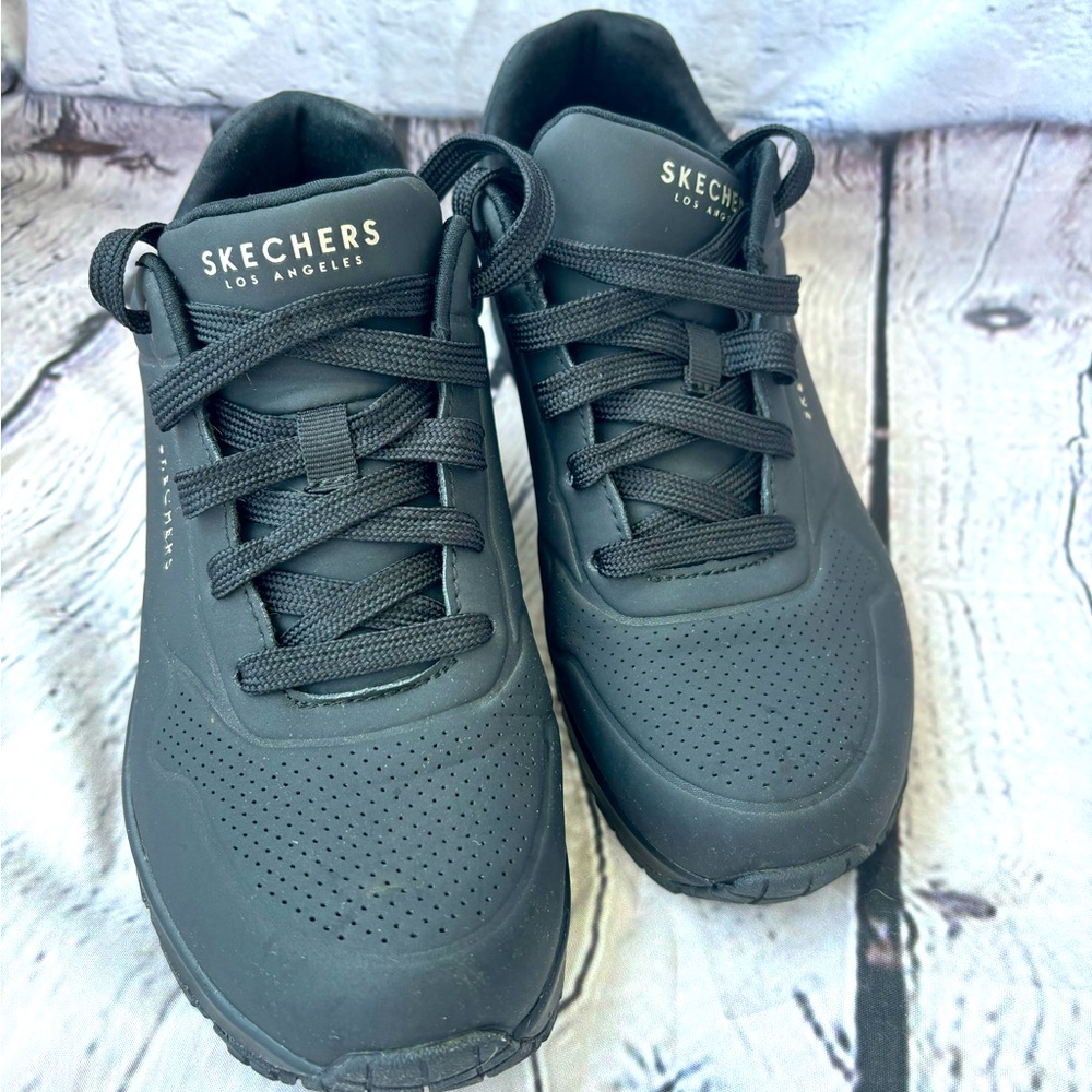 Black Sckechers Sneakers